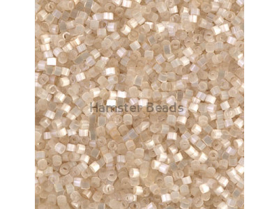 Бисер MIYUKI Delica 11/0 #DB0673 - Antique Ivory Silk Satin