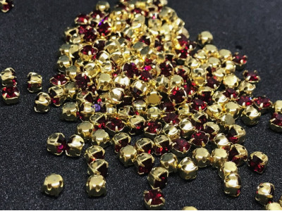 Шатоны Ruby /оправа золото, ss16 (4 мм), 10 шт 
