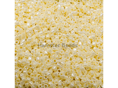 Бисер MIYUKI Delica 11/0 #DB1560 - Opaque Cream Luster