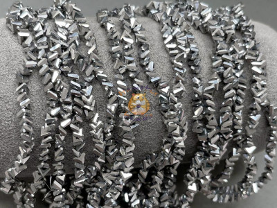 Бусины хрустальные треугольник Metallic Light Hematite #96 3 мм, 4 мм/ 1 нить