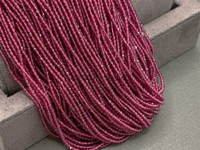Шпинель синтетическая Fuchsia 2 мм / 1 нить