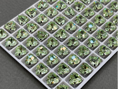 Стразы Сердце Chrysolite пришивные в оправе 8×8 мм/ оправа серебро