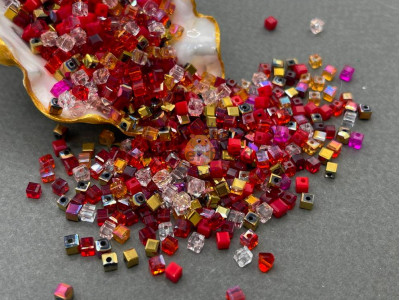 Микс бусин кубиков Crystal Gold - Siam 3 мм/ 5 грамм