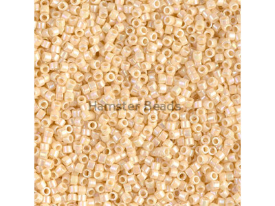 Бисер MIYUKI Delica 11/0 #DB0157 - Opaque Cream AB