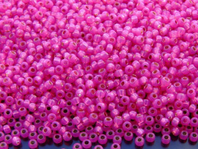 Бисер TOHO Round 15/0 TR-15-2107 - Silver-Lined Milky Hot Pink