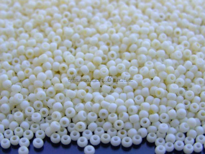 Бисер TOHO Round 15/0 TR-15-762 - Opaque-Pastel-Frosted Egg Shell