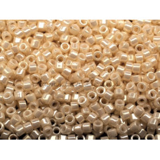 Бисер TOHO Treasure 11/0 TT-01-123 - Opaque-Lustered Lt. Beige 