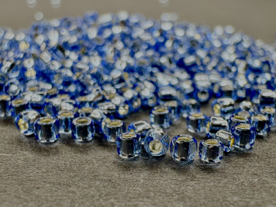 Бисер TOHO Round 11/0 TR-11-33 - Silver-Lined Lt. Sapphire