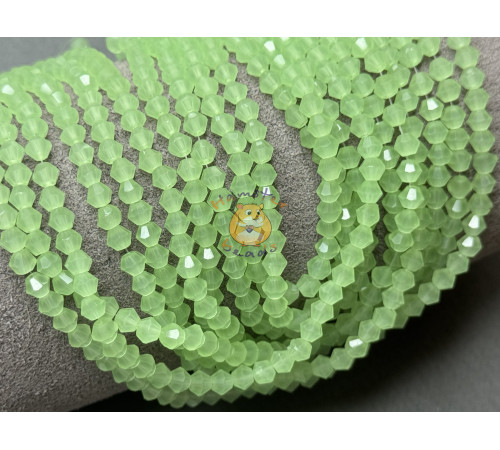 Биконусы стеклянные Light Green Opal #148 4 мм/ 1 нить