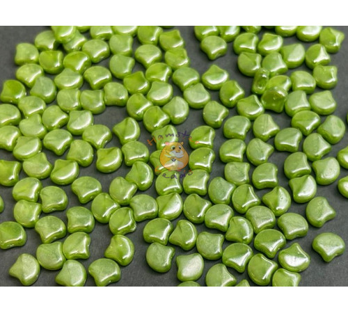 Чешские бусины MATUBO Ginko Green Opal Luster 7,5x7,5 мм/ 10 шт 