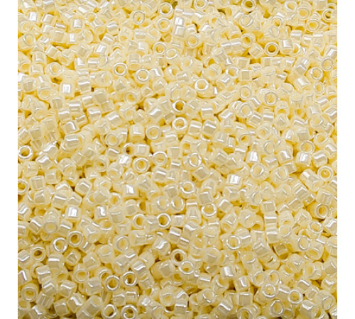 Бисер MIYUKI Delica 11/0 #DB1560 - Opaque Cream Luster