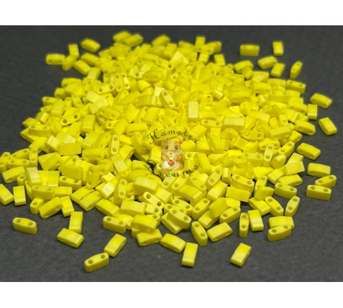 Бисер Miyuki Half Tila #HTL0404FR - Opaque Yellow Matted AB / 5 г