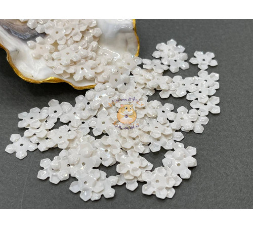 Пайетки Цветы Opaque Cream O.47 / 10 мм