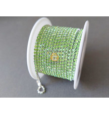 Стразовая цепочка Peridot/ оправа серебро, ss6 (2 мм)