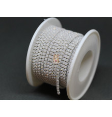Стразовая цепочка White Opal /оправа white, ss6 (2 мм)