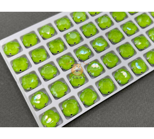 Стразы Кушоны лаковые Peridot Moka 10×10 мм/ оправа никель