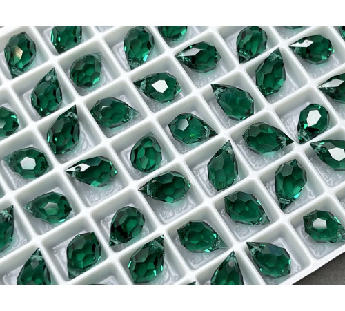 Подвеска - капля Emerald 10x6 мм