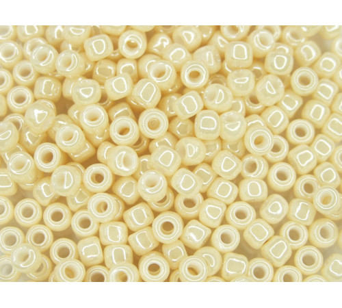 Бисер TOHO Round 11/0 TR-11-123 - Opaque-Lustered Lt Beige