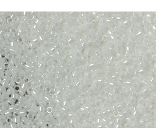 Бисер TOHO Treasure 11/0 TT-01-121 - Opaque-Lustered White 