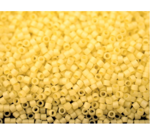 Бисер TOHO Treasure 11/0 TT-01-142F - Ceylon Frosted Banana Creme 